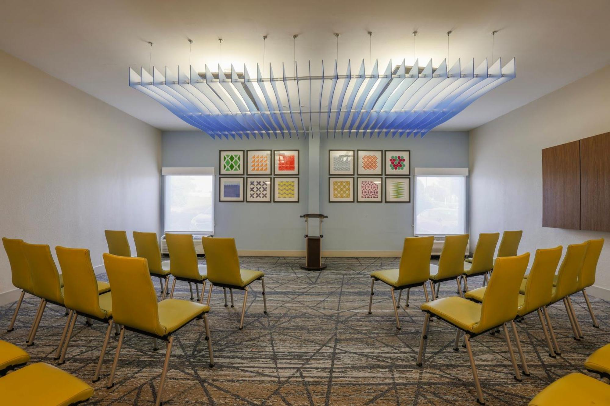 Holiday Inn Express Burlington By Ihg Kültér fotó