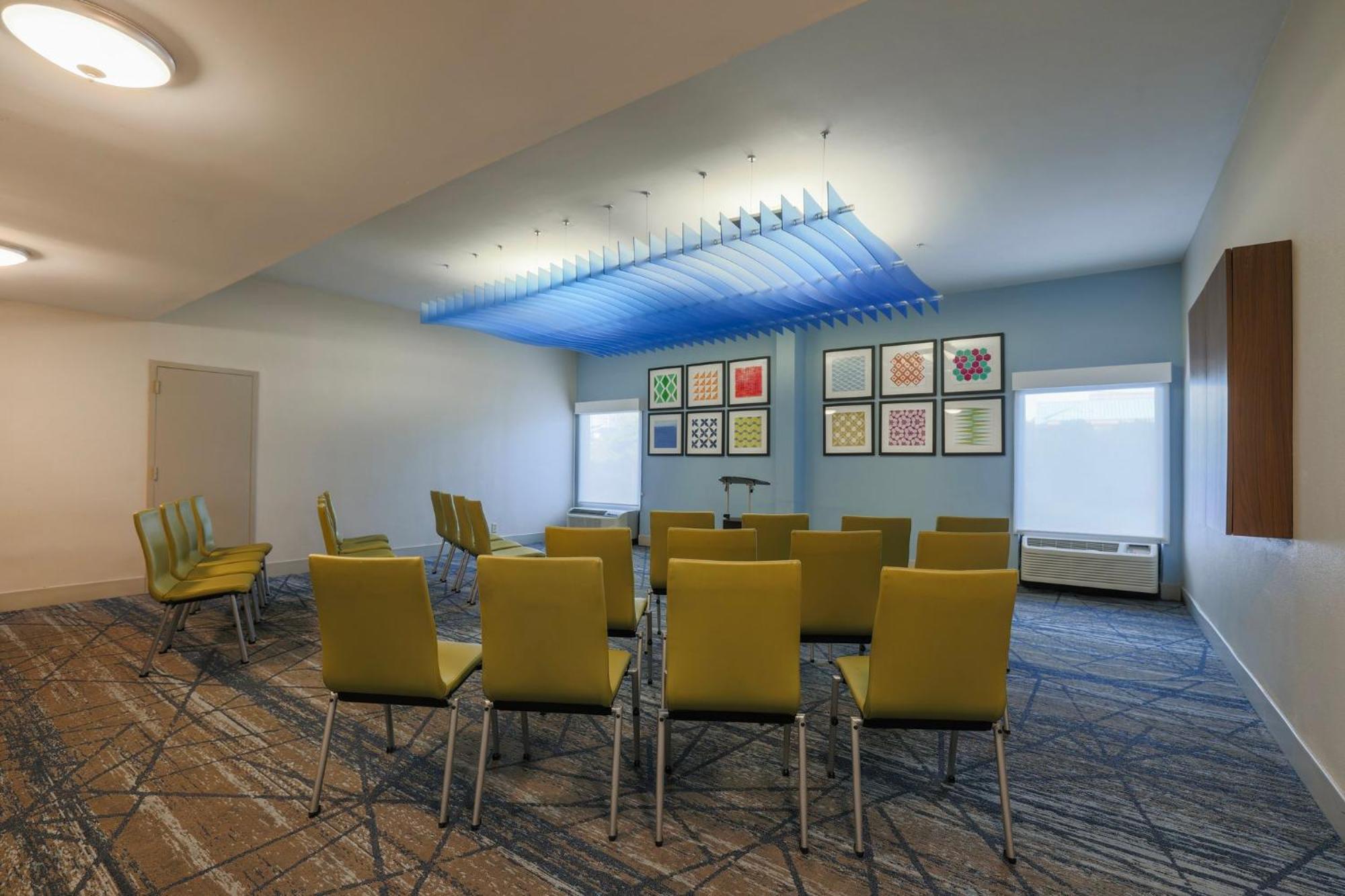 Holiday Inn Express Burlington By Ihg Kültér fotó