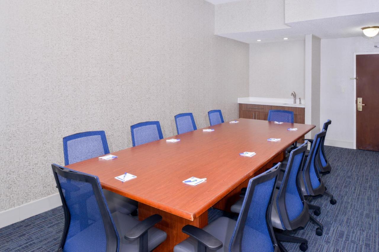 Holiday Inn Express Burlington By Ihg Kültér fotó