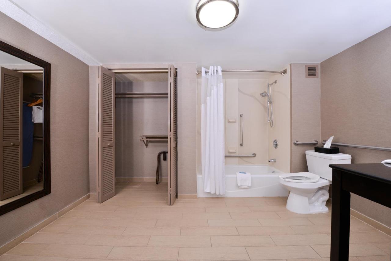 Holiday Inn Express Burlington By Ihg Kültér fotó