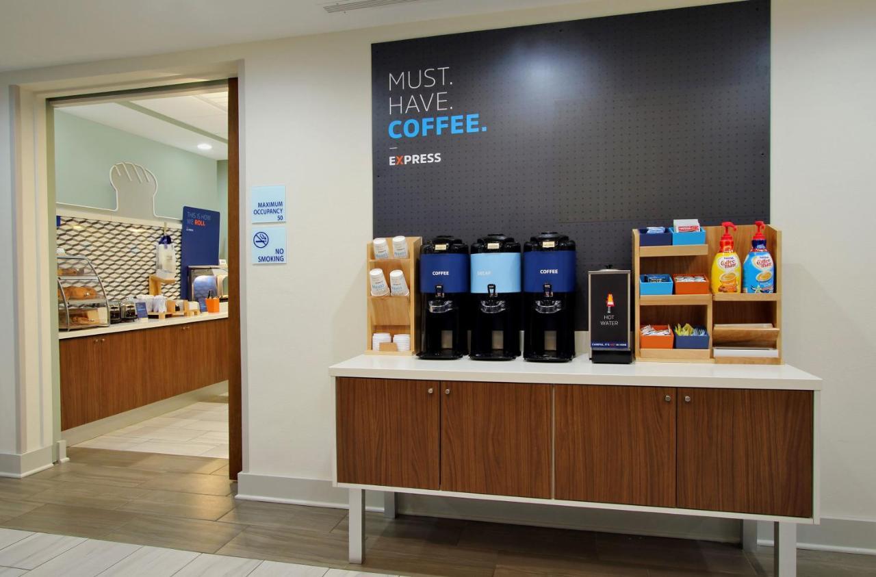 Holiday Inn Express Burlington By Ihg Kültér fotó