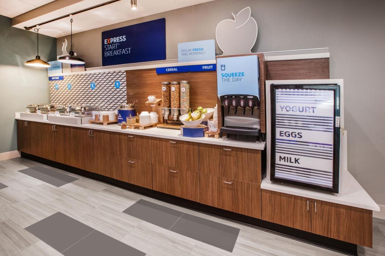 Holiday Inn Express Burlington By Ihg Kültér fotó